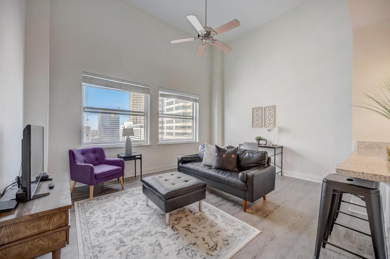 דירות אינדיאנפוליס Frontdesk Penn Street Tower Apts Downtown Indy חדר תמונה