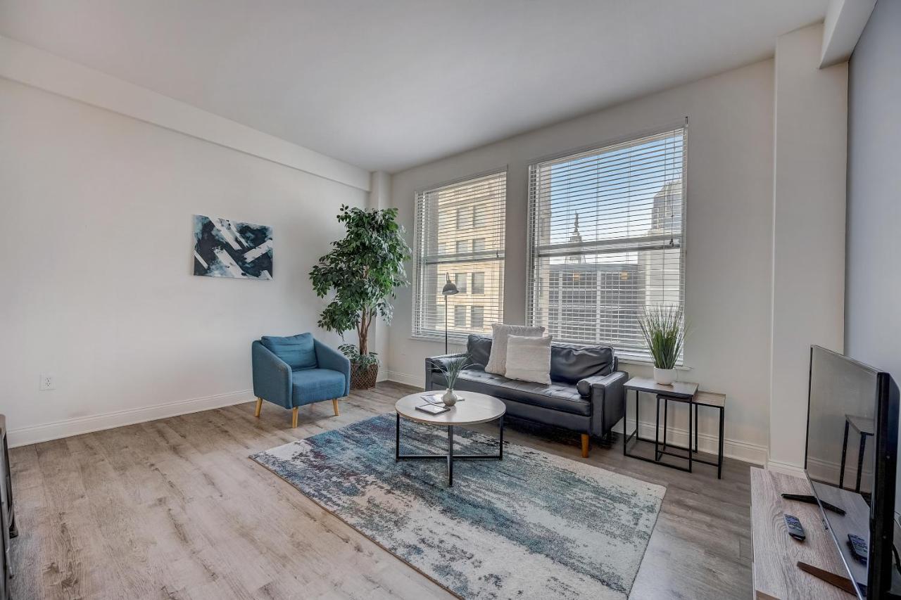 דירות אינדיאנפוליס Frontdesk Penn Street Tower Apts Downtown Indy חדר תמונה